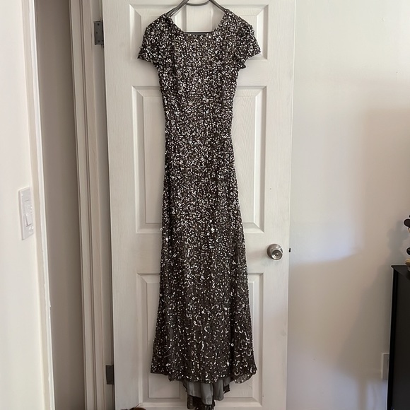 Adrianna Papell Cap Sleeve Sequin Gown Size 2 - Picture 4 of 6